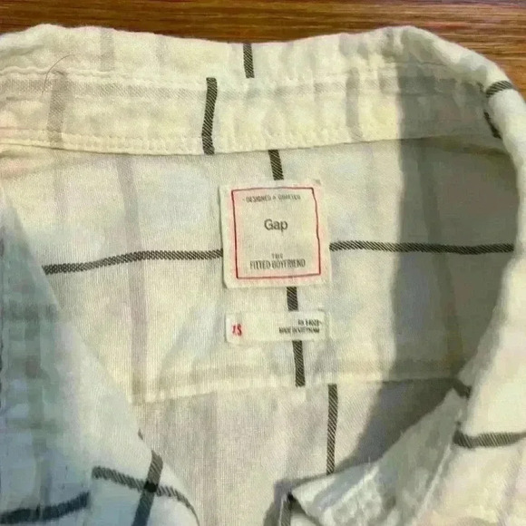 Gap The Fitted Boyfriend button down - Picture 3 of 4